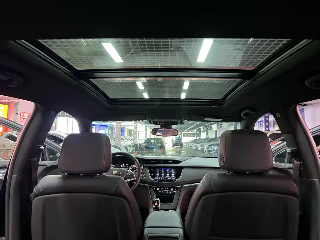 Cadillac XT5 — фото 15