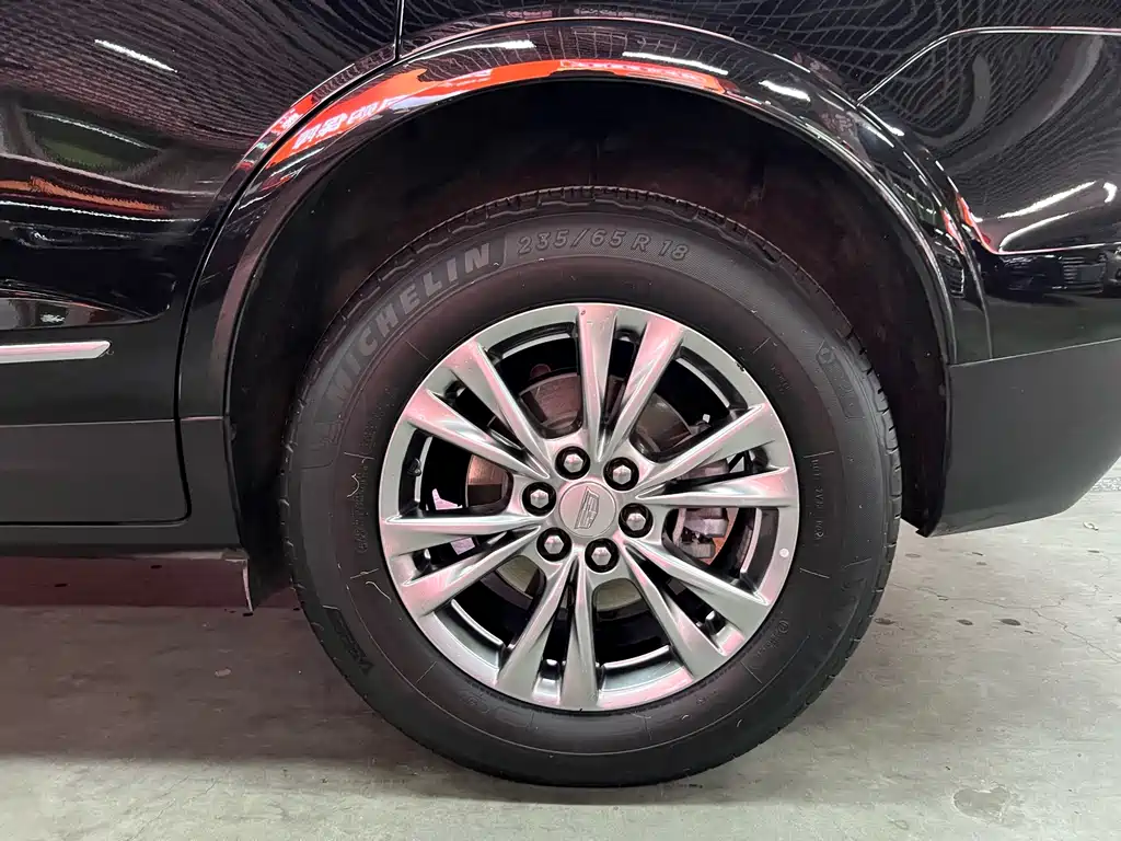 Cadillac XT5 — фото 17
