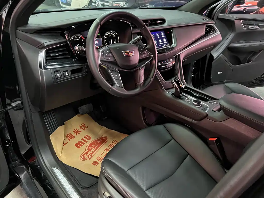 Cadillac XT5 — фото 8