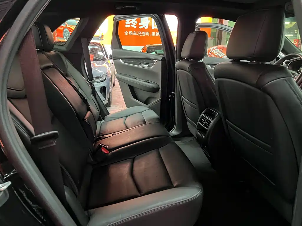 Cadillac XT5 — фото 10