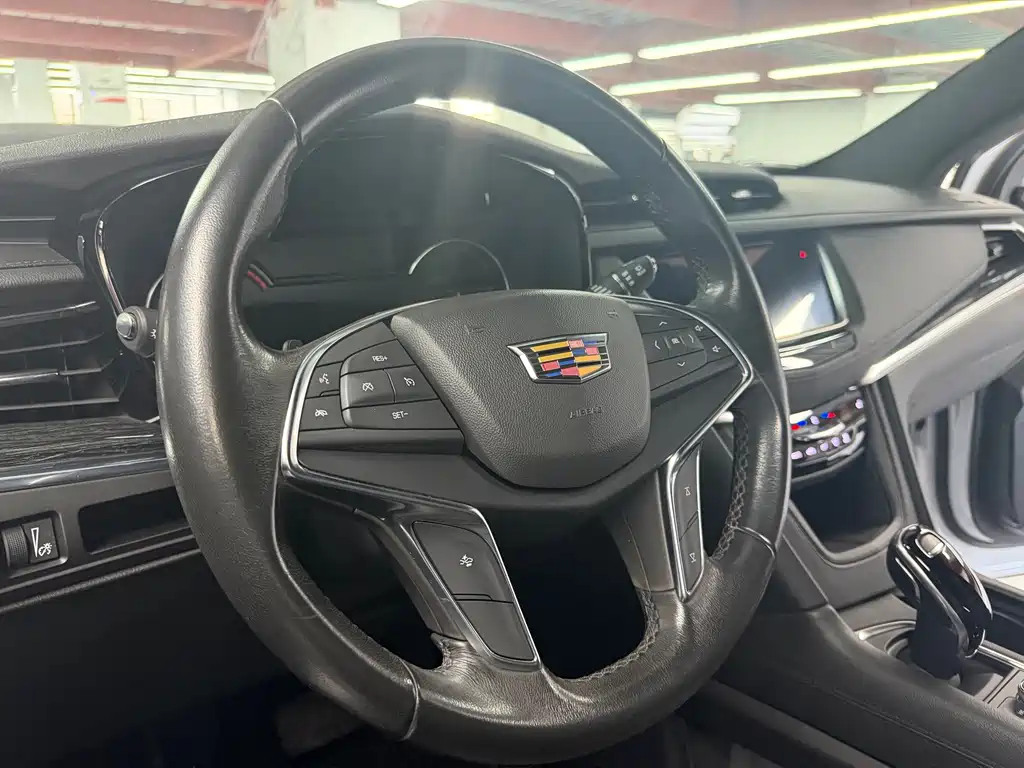 Cadillac XT5 — фото 5
