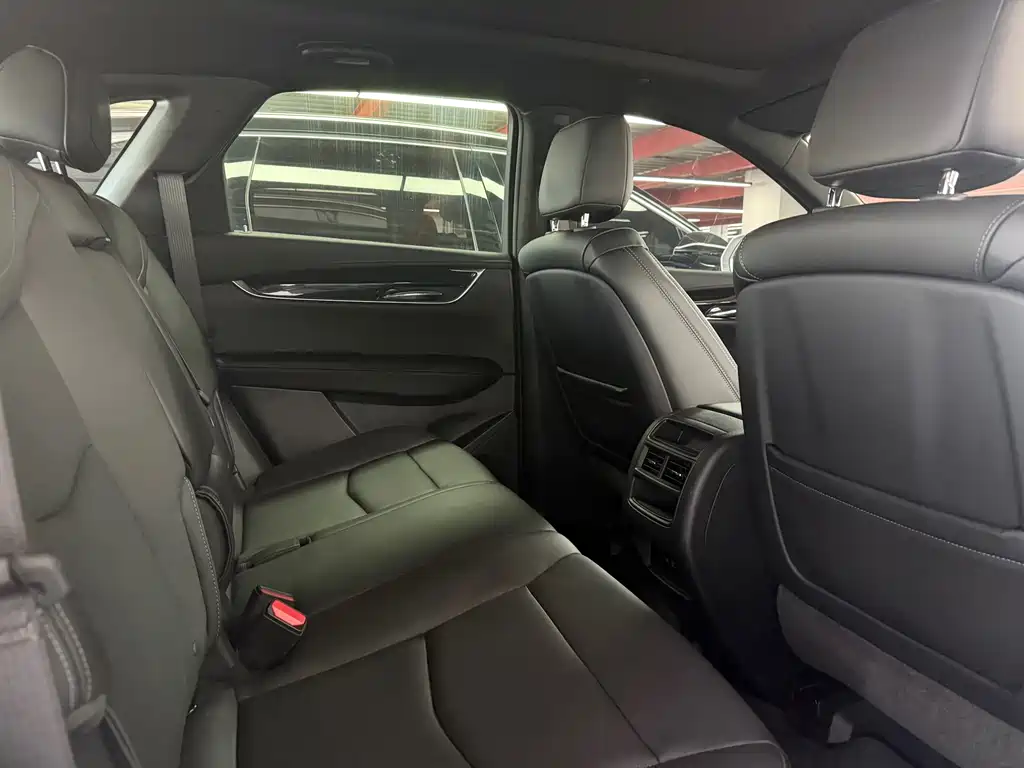 Cadillac XT5 — фото 7
