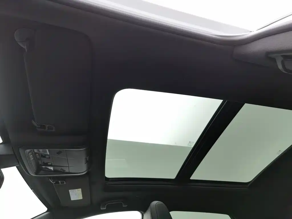 Cadillac XT5 — фото 14