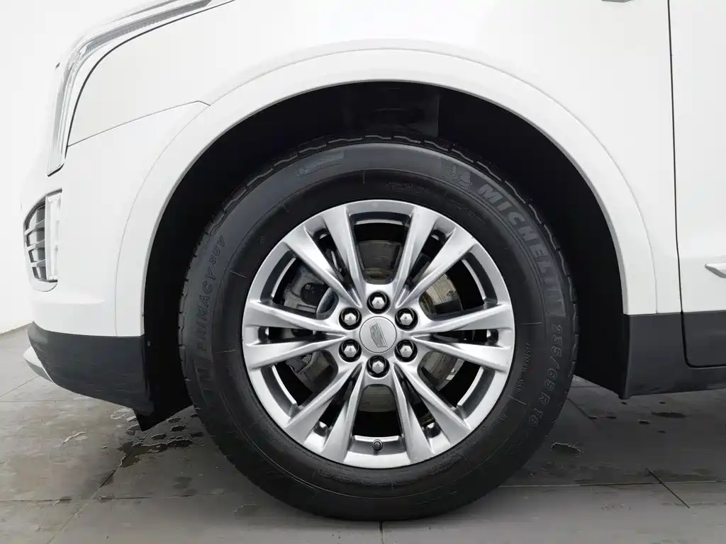 Cadillac XT5 — фото 17