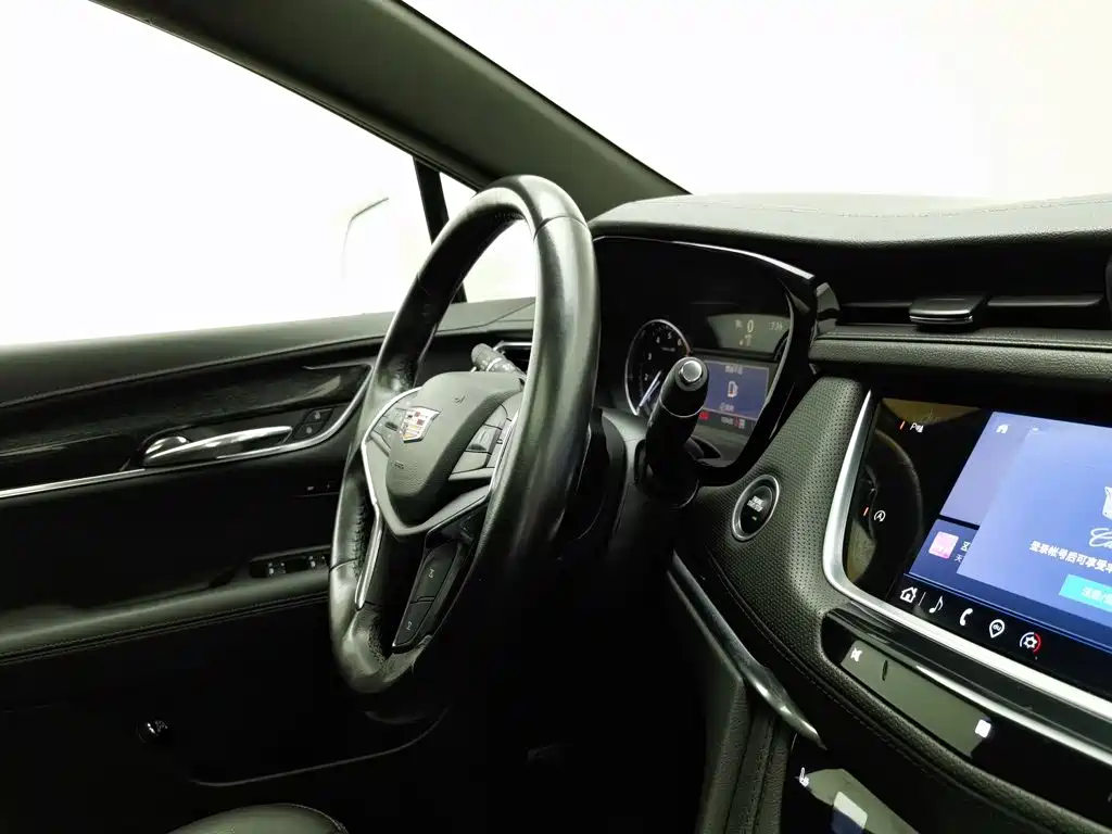 Cadillac XT5 — фото 22