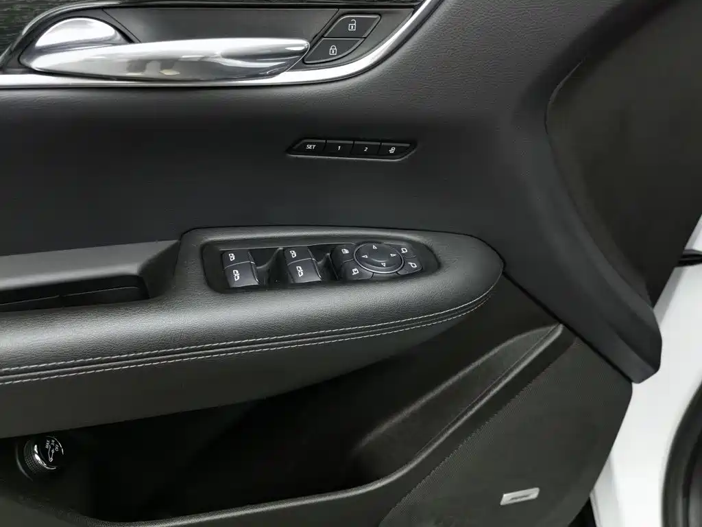 Cadillac XT5 — фото 9