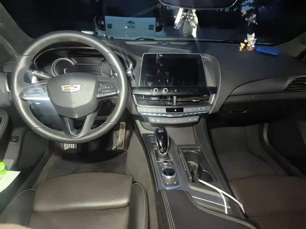 Cadillac CT5 — фото 13