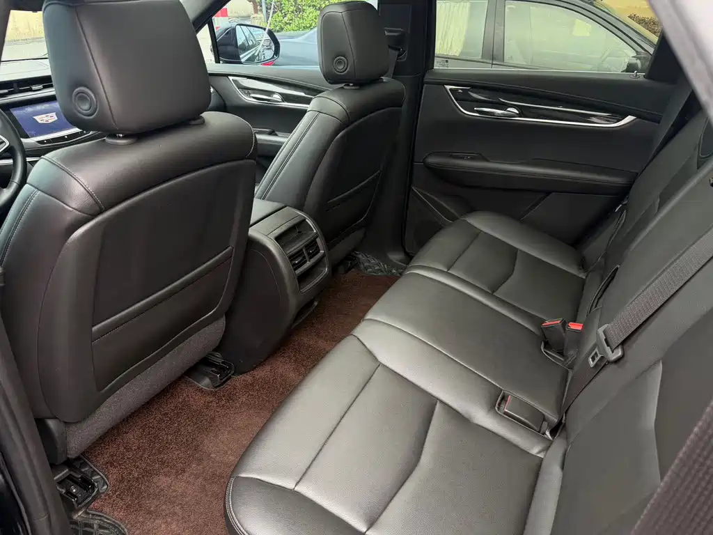 Cadillac XT5 — фото 6