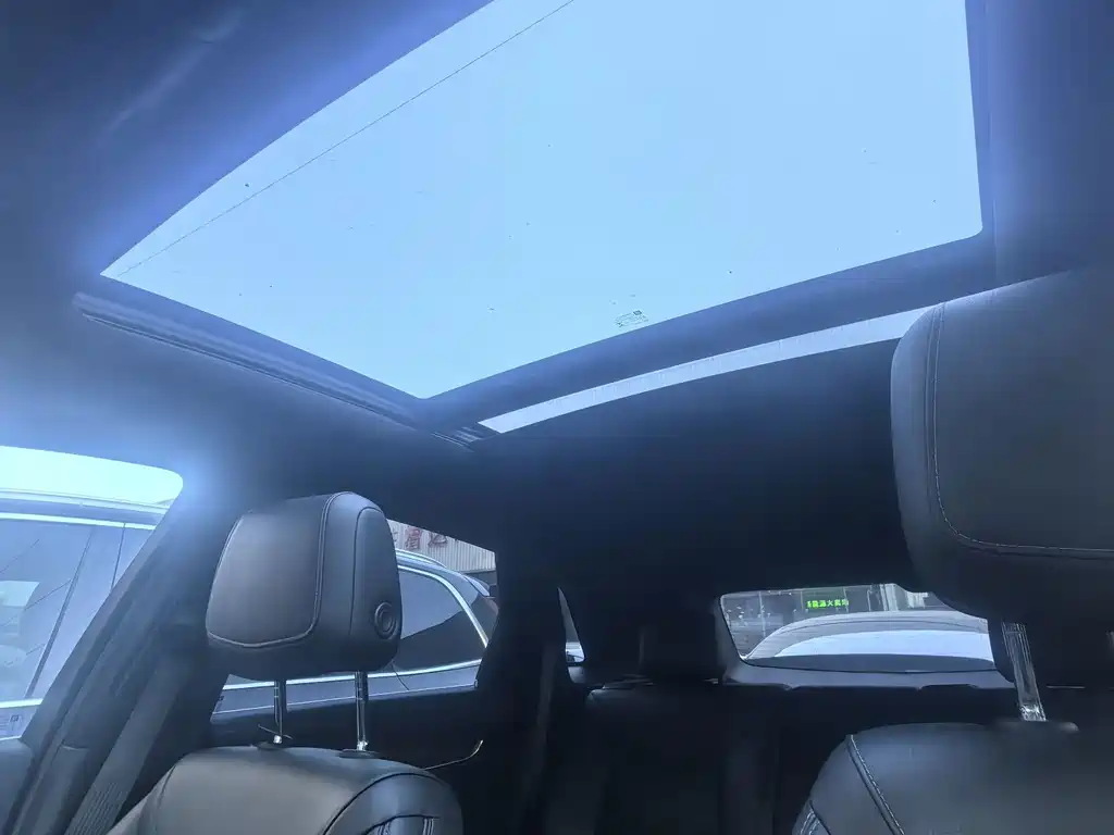 Cadillac XT5 — фото 13