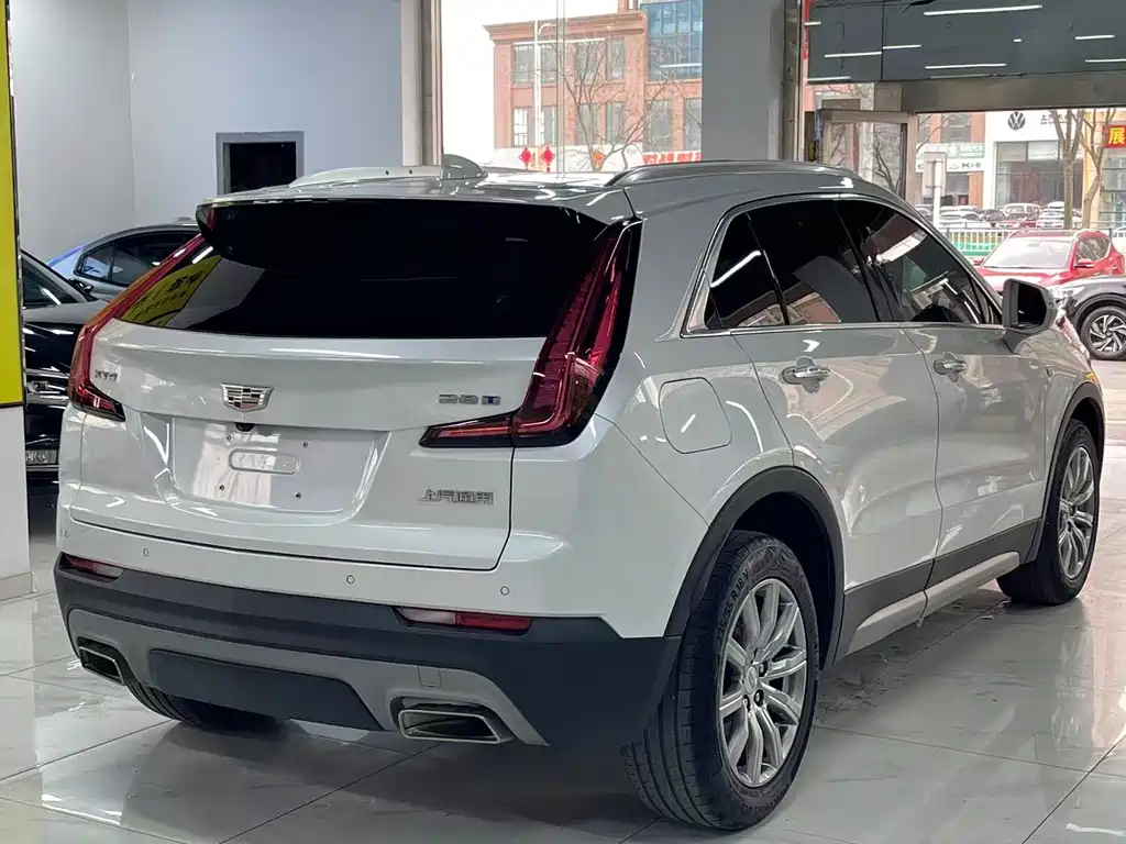 Cadillac XT4 — фото 6