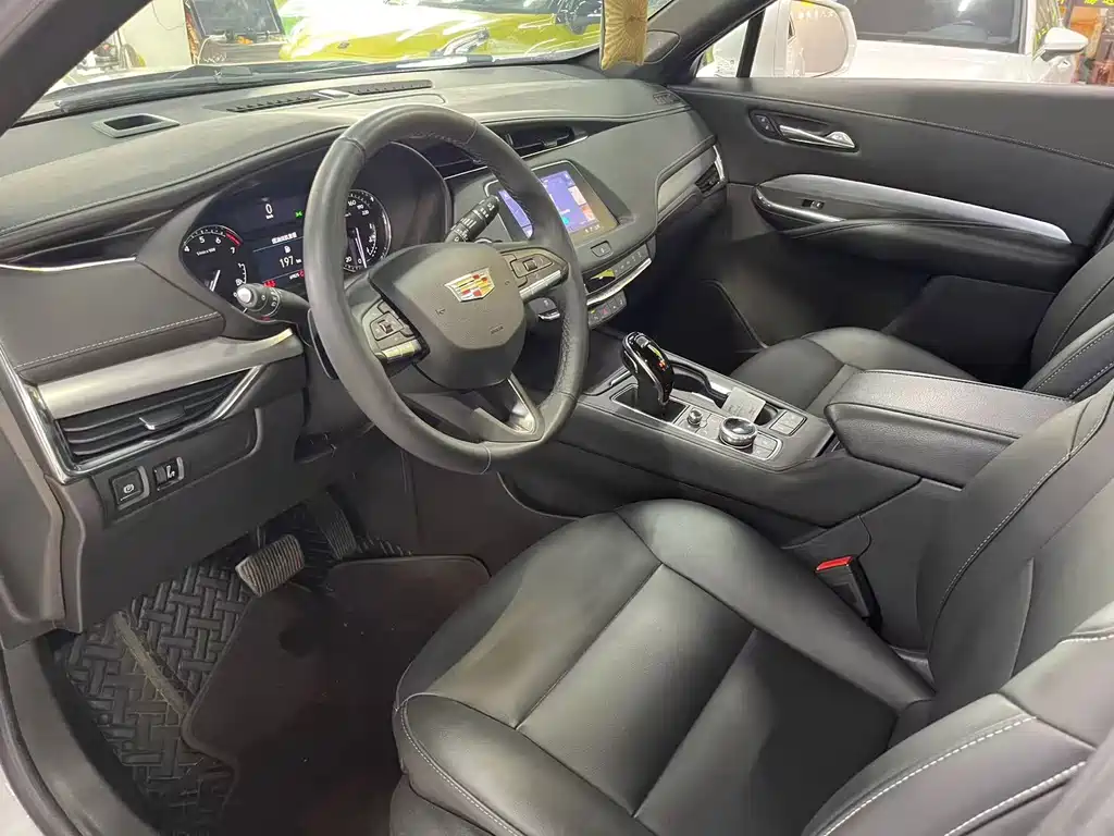 Cadillac XT4 — фото 7