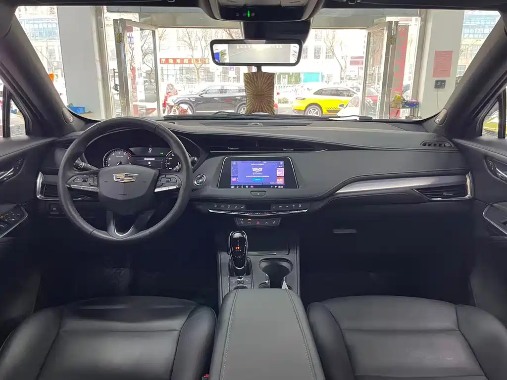 Cadillac XT4 — фото 9