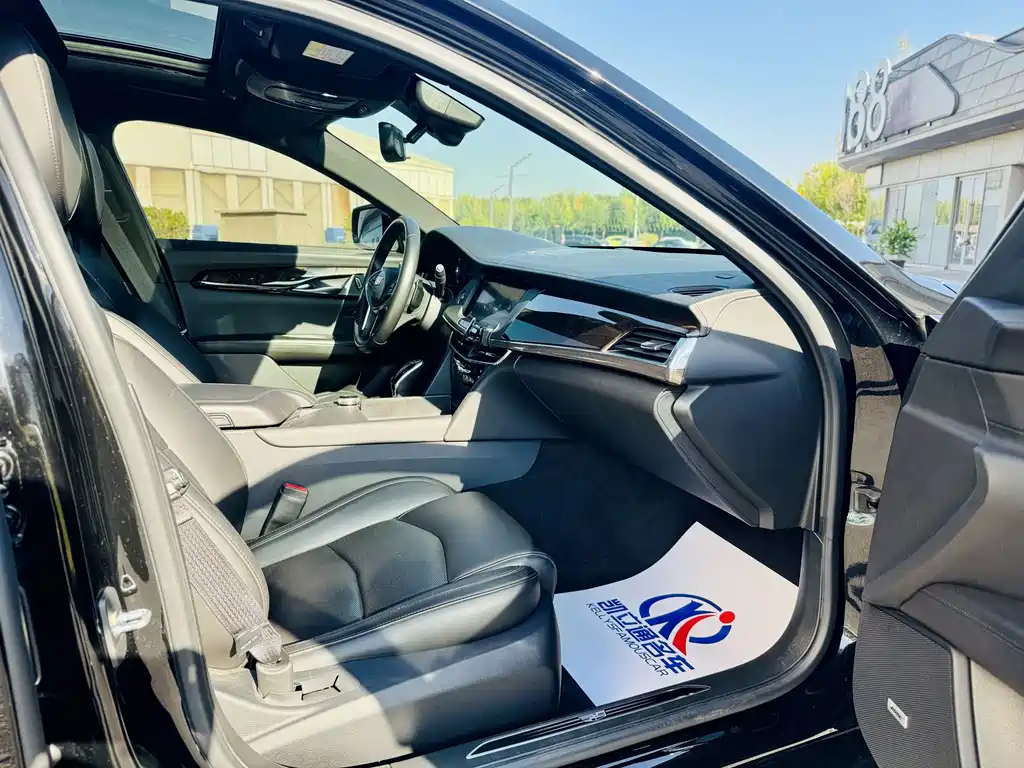 Cadillac CT6 — фото 11
