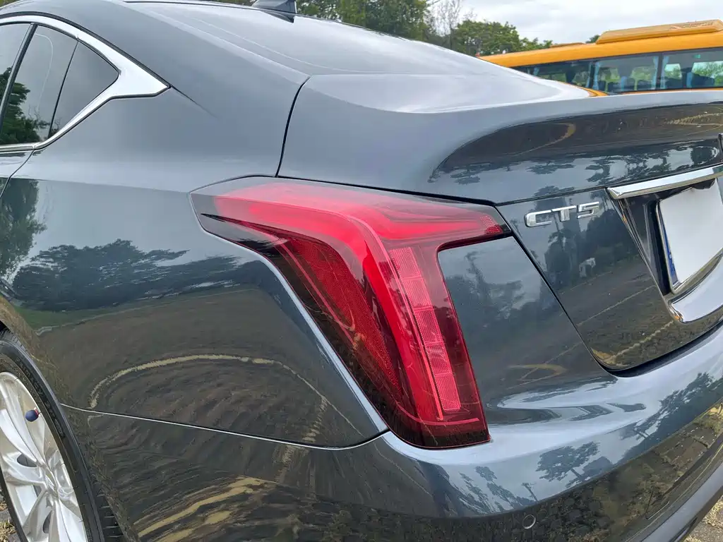 Cadillac CT5 — фото 18
