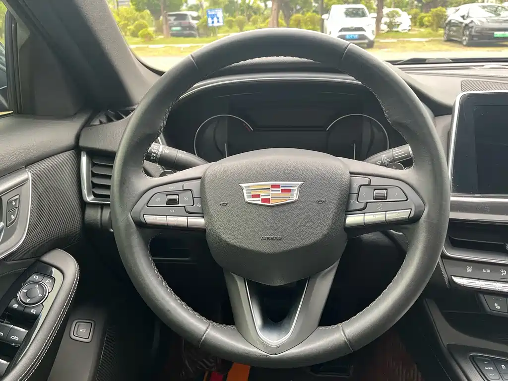 Cadillac CT5 — фото 20