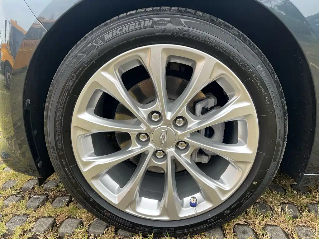 Cadillac CT5 — фото 28