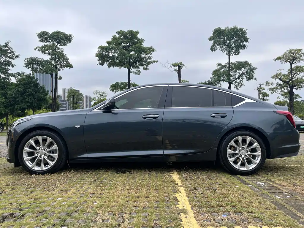 Cadillac CT5 — фото 29