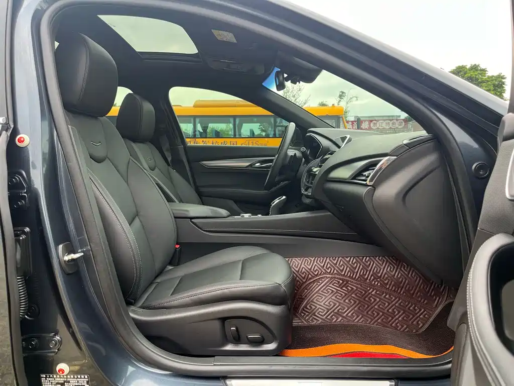 Cadillac CT5 — фото 5