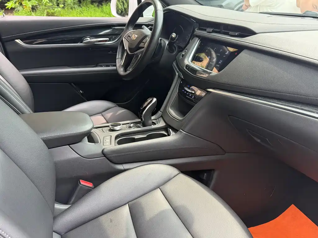 Cadillac XT5 — фото 14