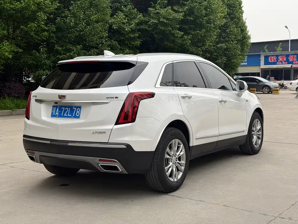 Cadillac XT5 — фото 18