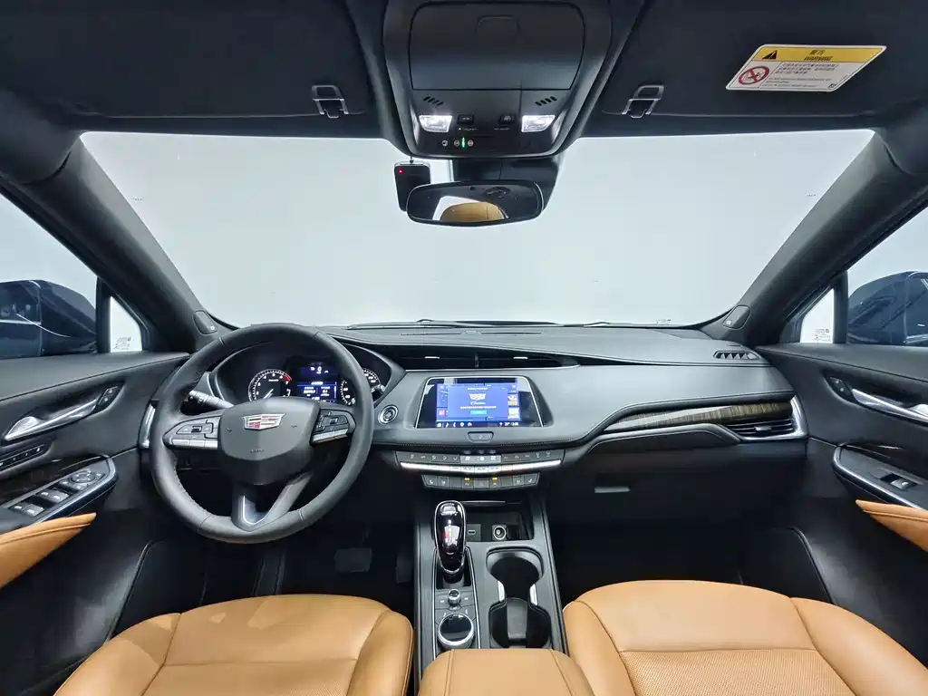 Cadillac XT4 — фото 11