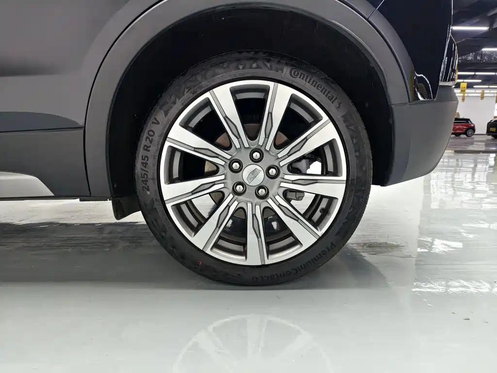 Cadillac XT4 — фото 8