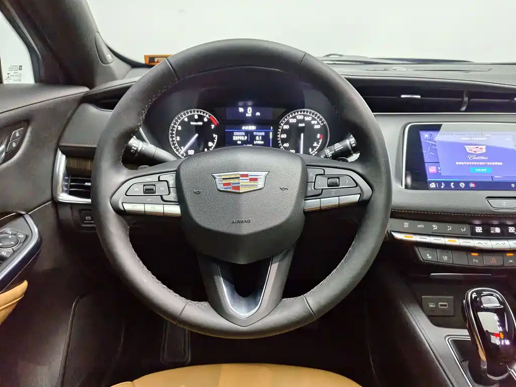 Cadillac XT4 — фото 9