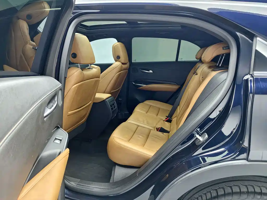 Cadillac XT4 — фото 10