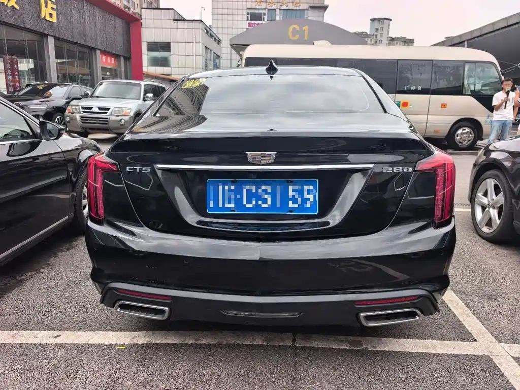 Cadillac CT5 — фото 9