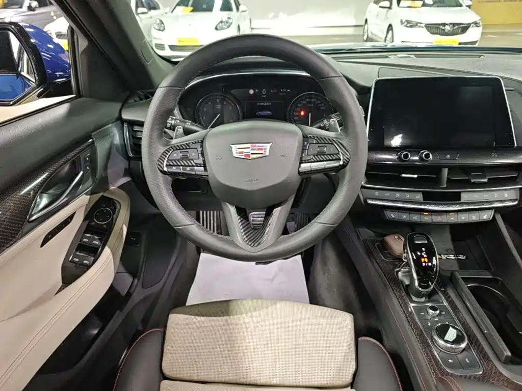 Cadillac CT5 — фото 11