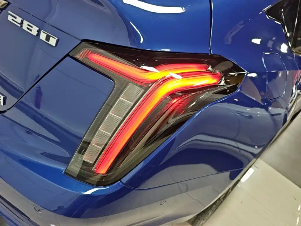 Cadillac CT5 — фото 8