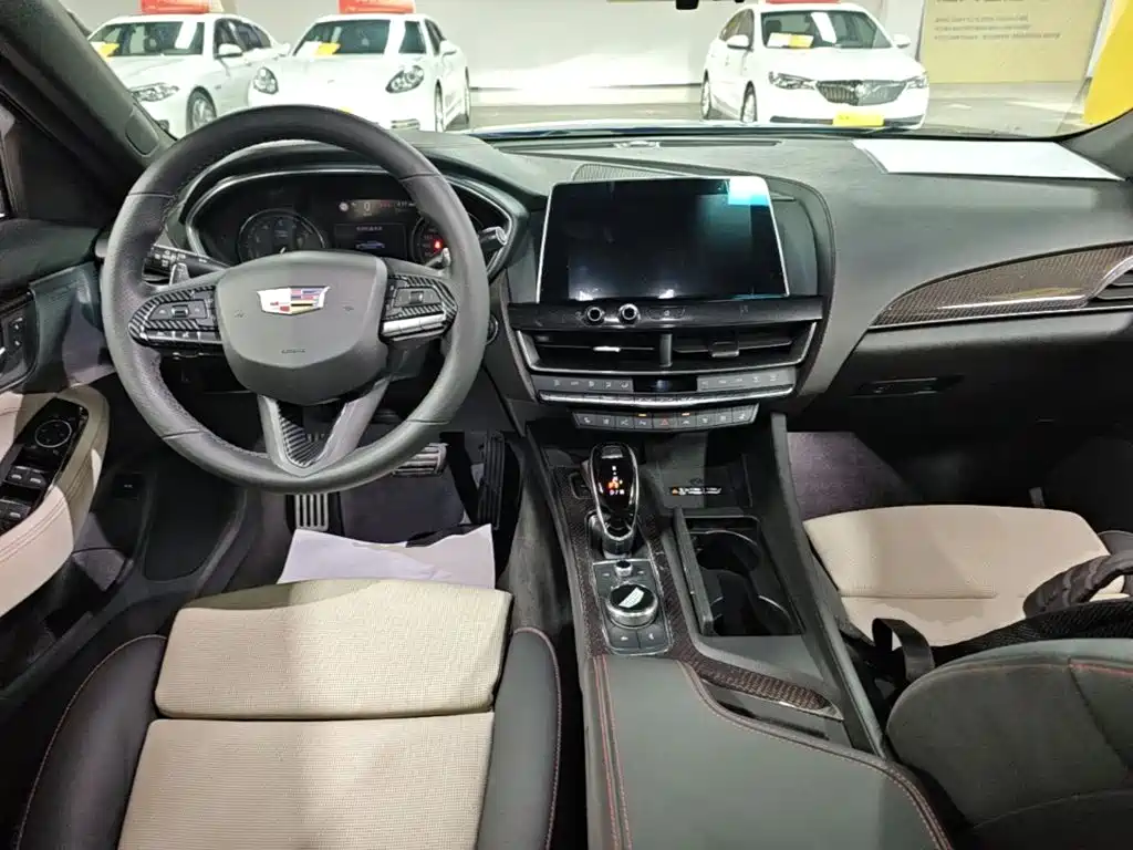 Cadillac CT5 — фото 10
