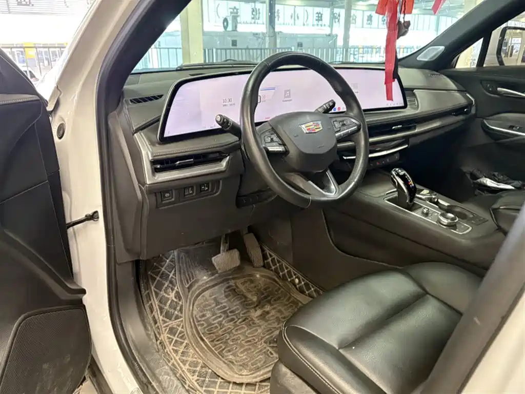 Cadillac XT4 — фото 6