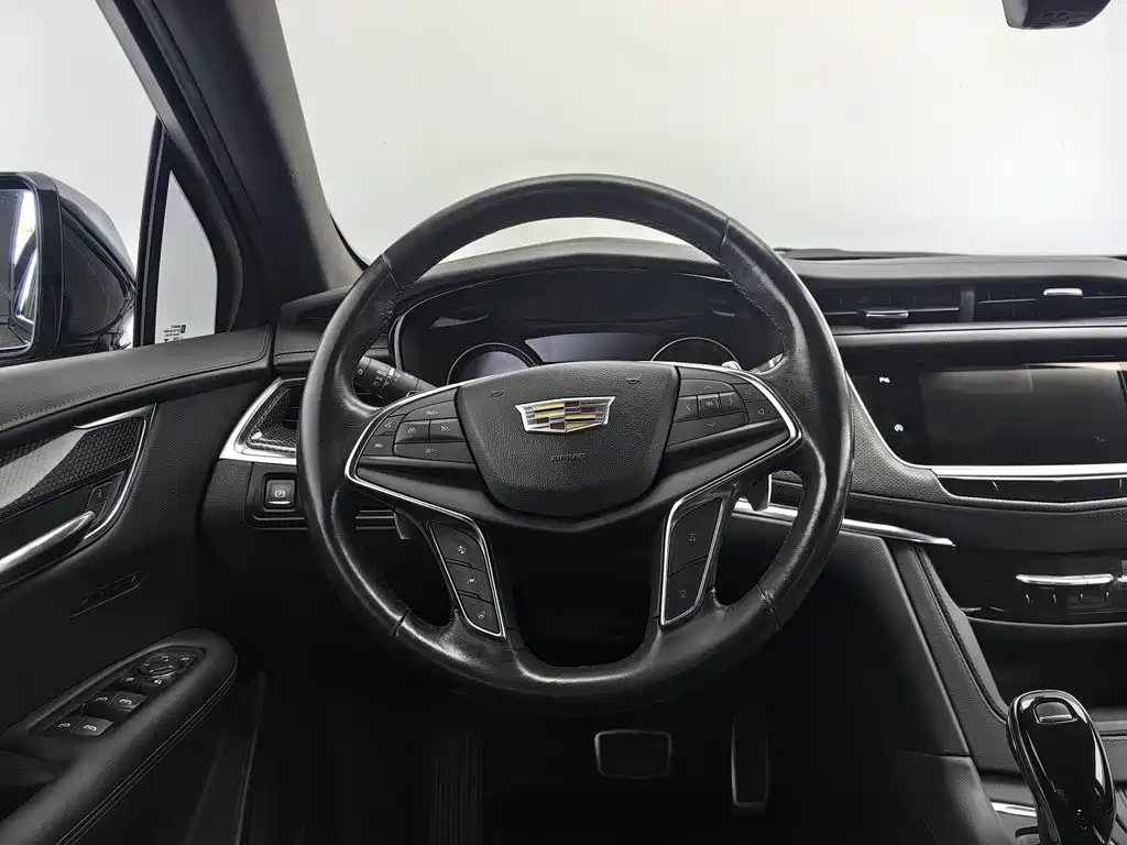 Cadillac XT5 — фото 11