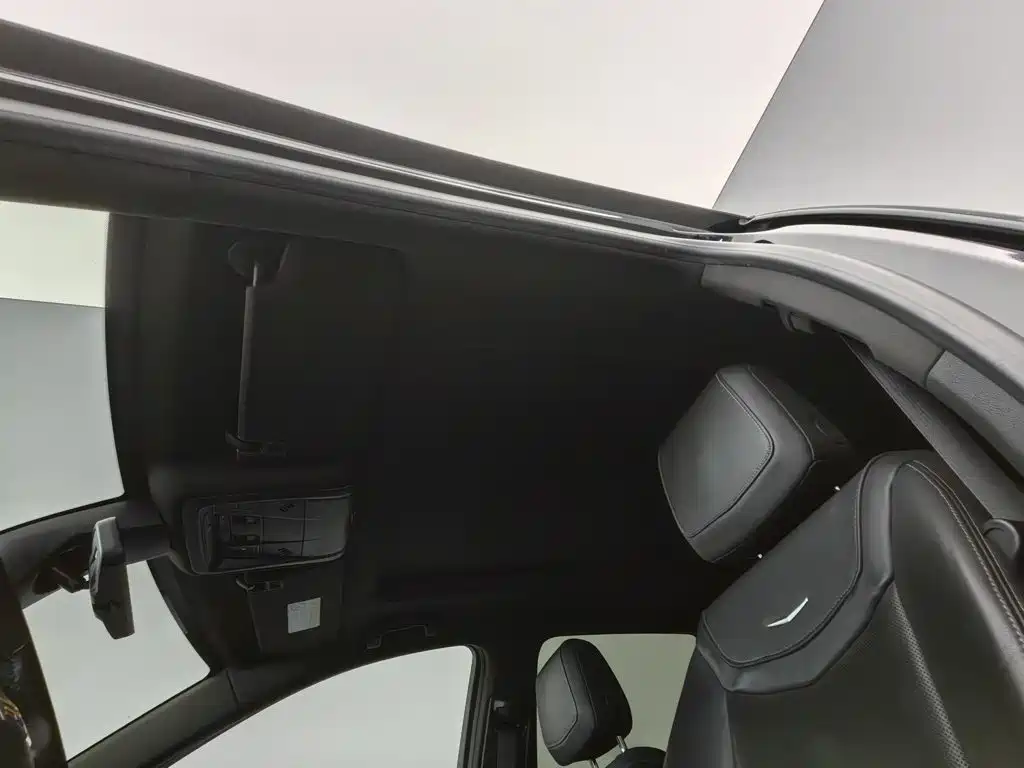 Cadillac XT5 — фото 14
