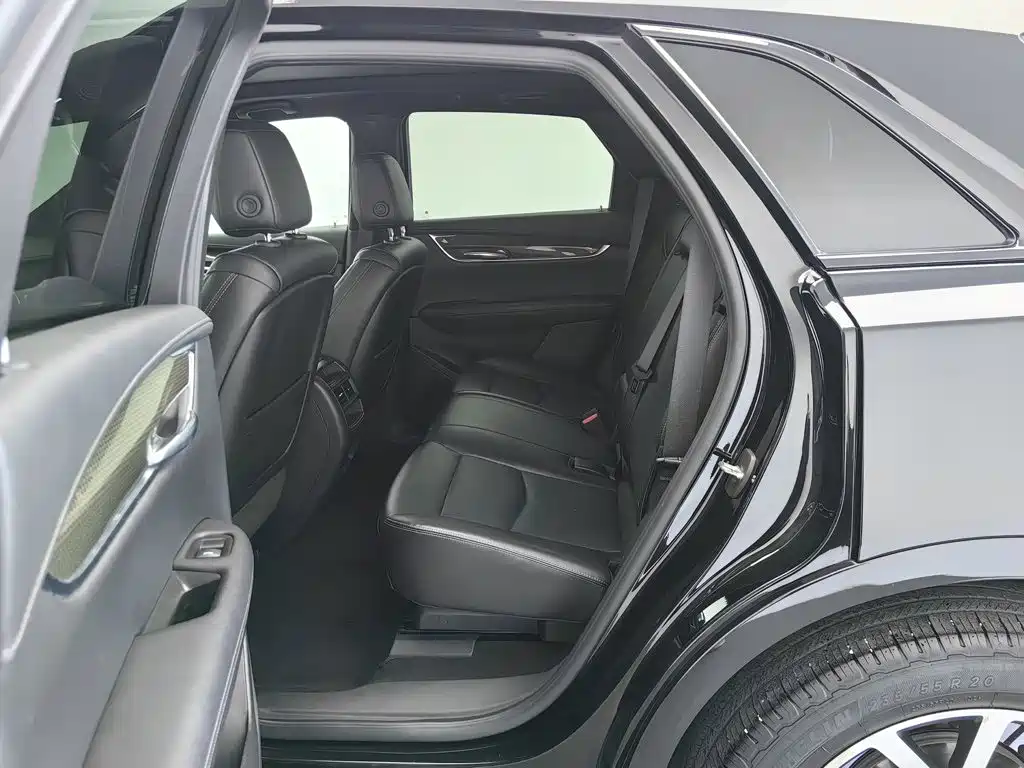 Cadillac XT5 — фото 15