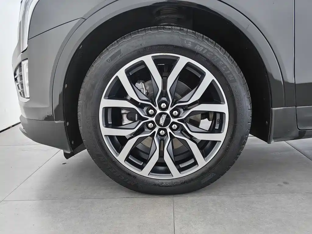 Cadillac XT5 — фото 17