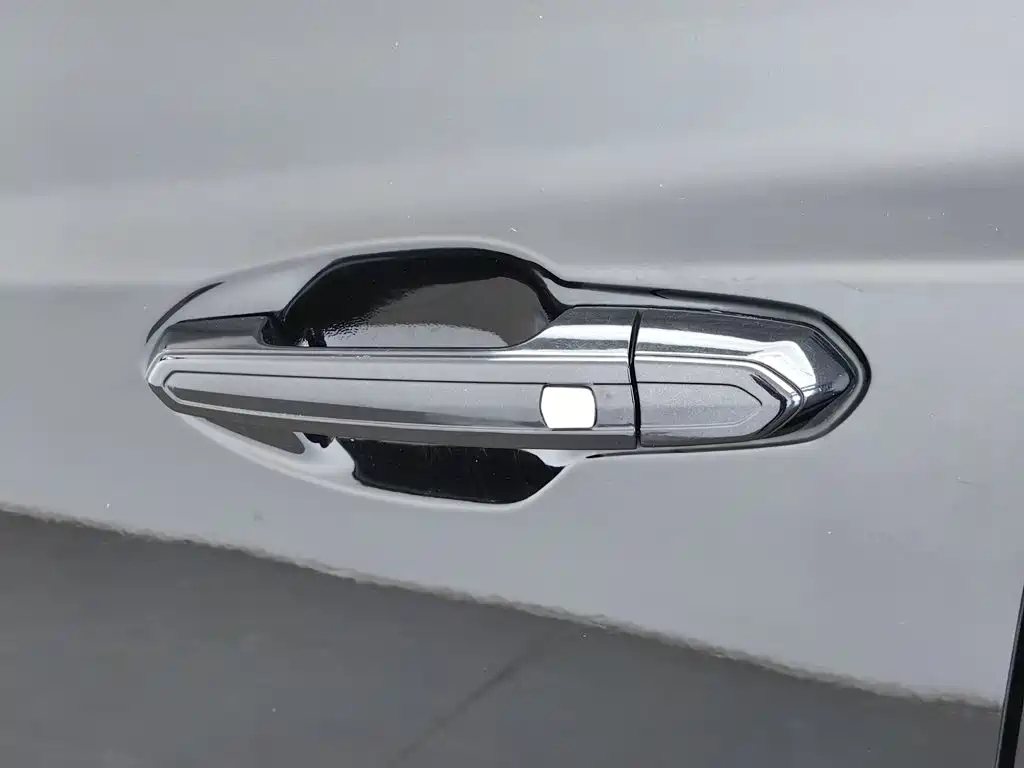 Cadillac XT5 — фото 18