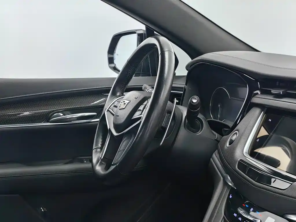 Cadillac XT5 — фото 22