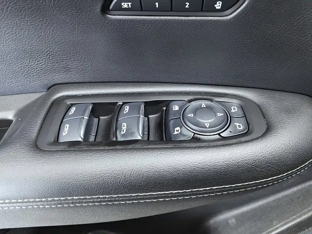 Cadillac XT5 — фото 9