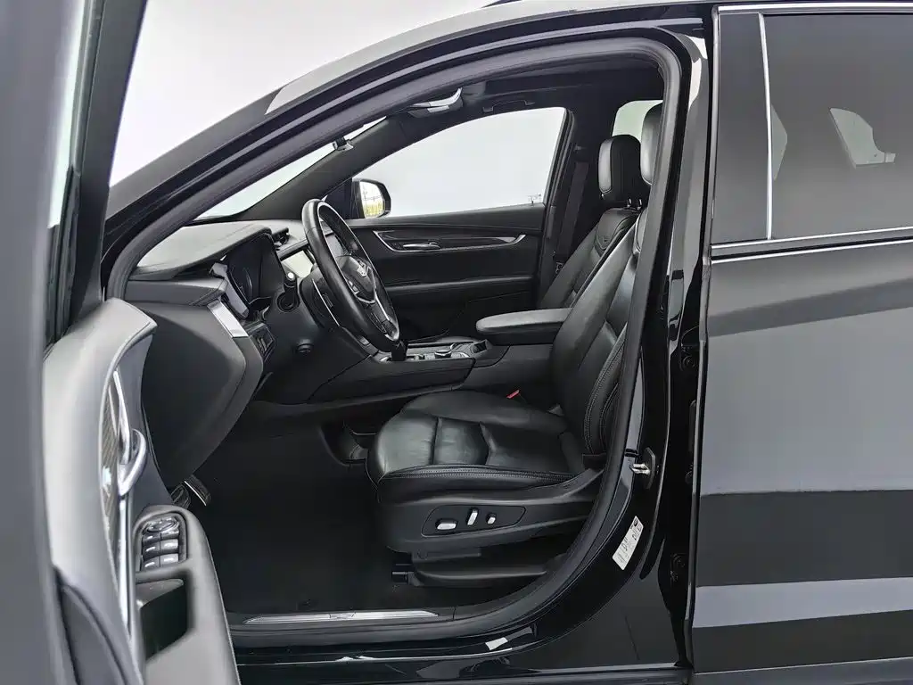 Cadillac XT5 — фото 10