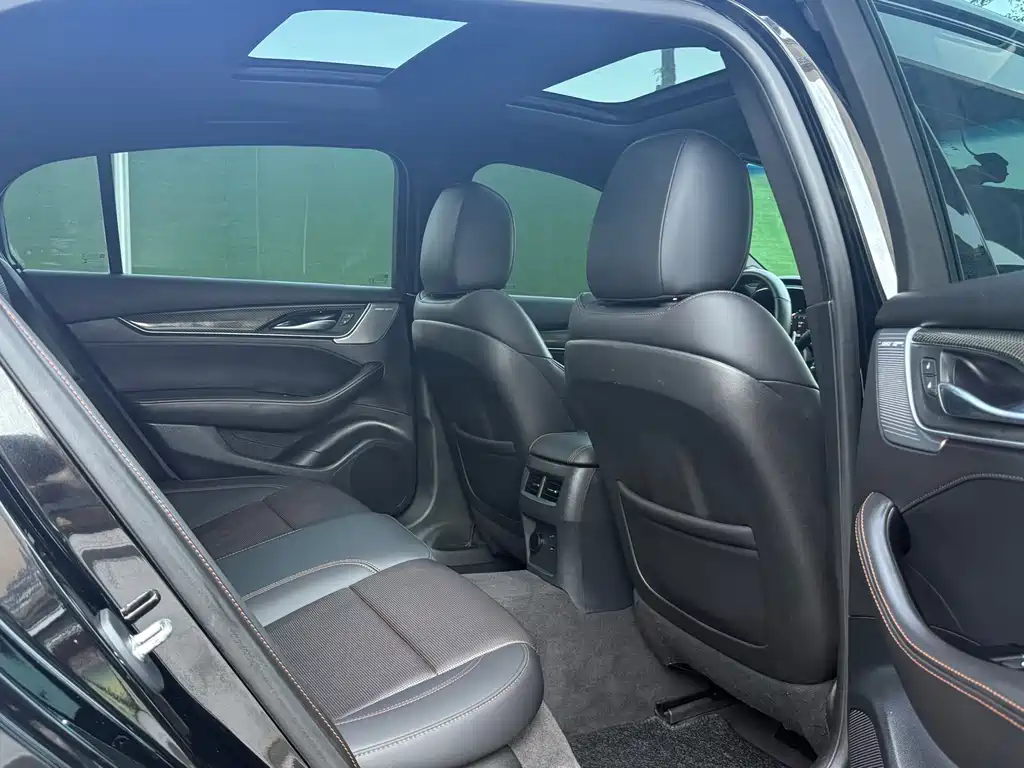 Cadillac CT5 — фото 11