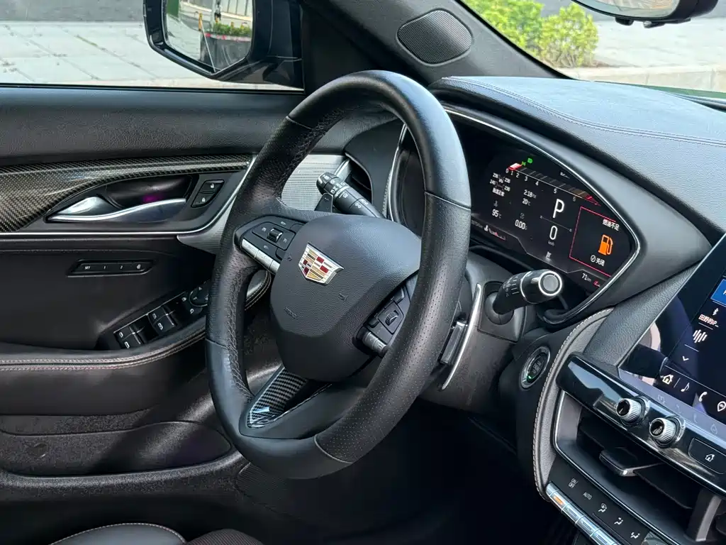 Cadillac CT5 — фото 15