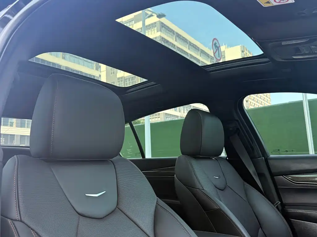 Cadillac CT5 — фото 16