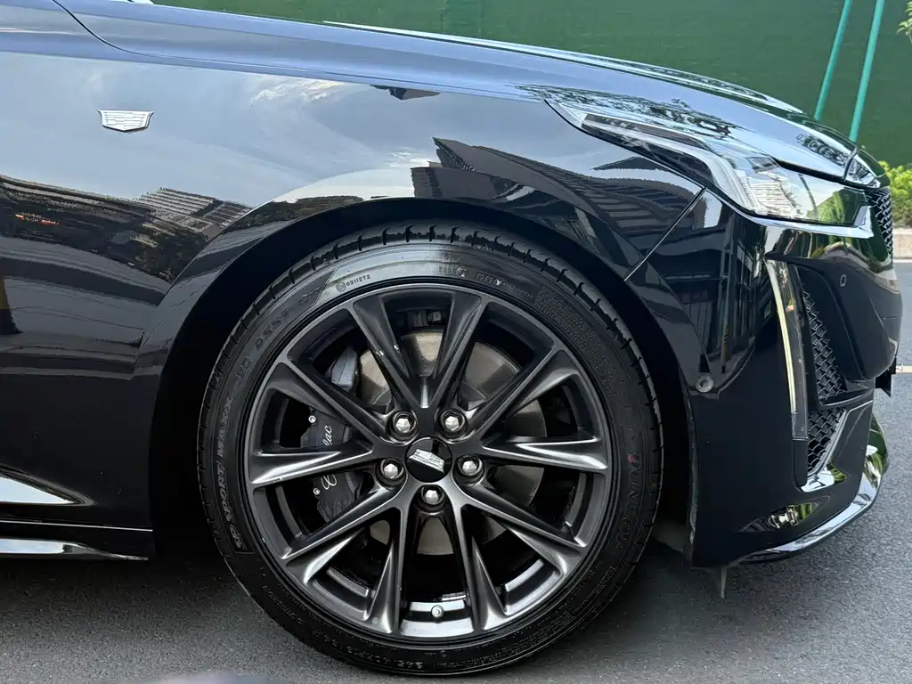 Cadillac CT5 — фото 17