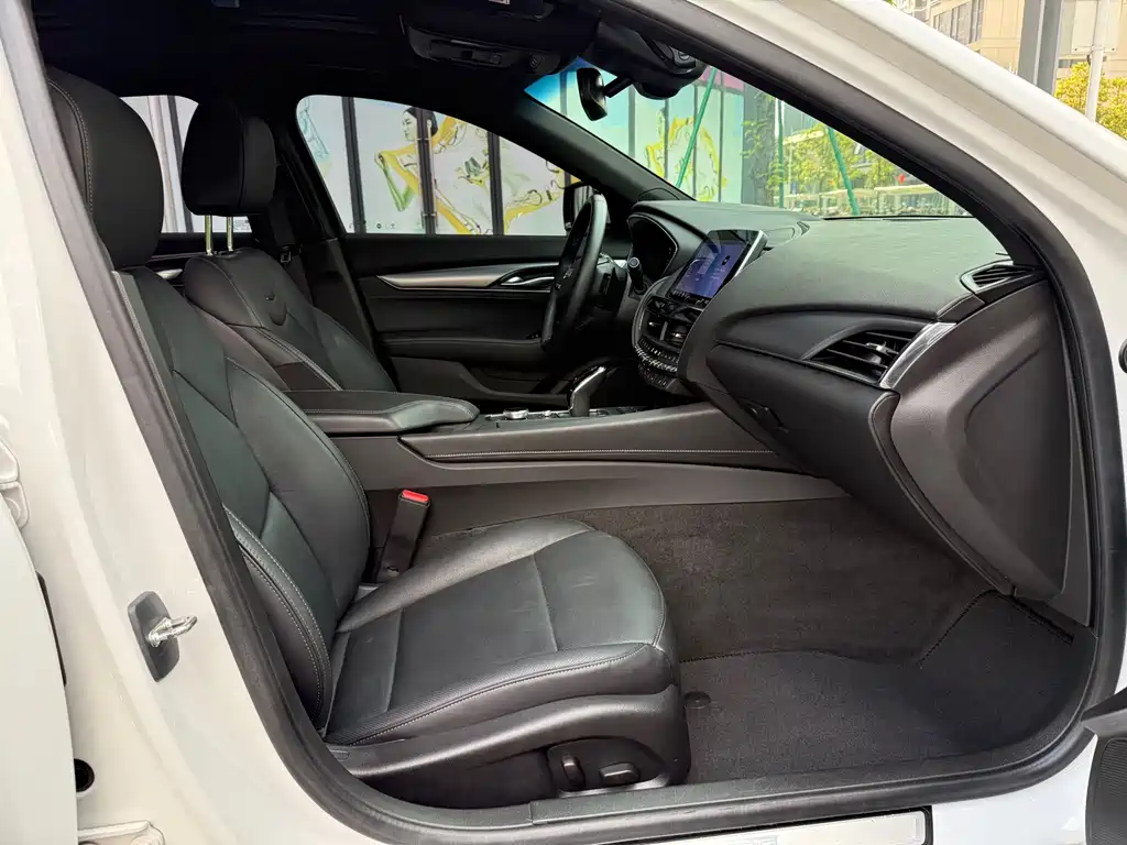 Cadillac CT5 — фото 11