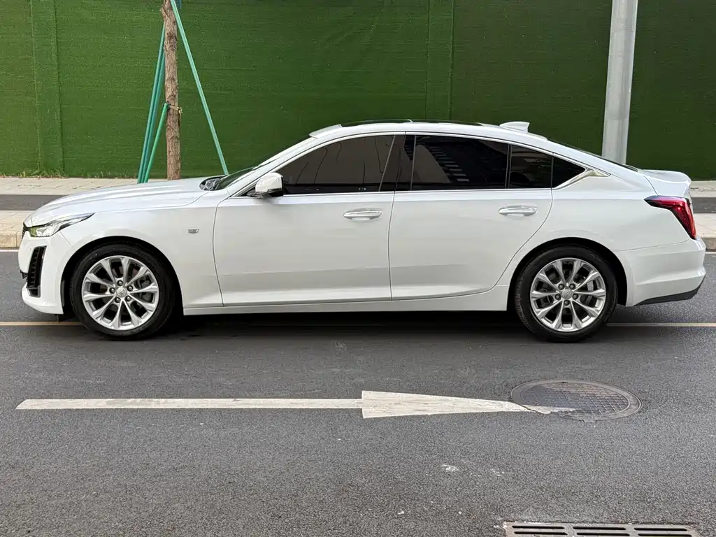 Cadillac CT5 — фото 4