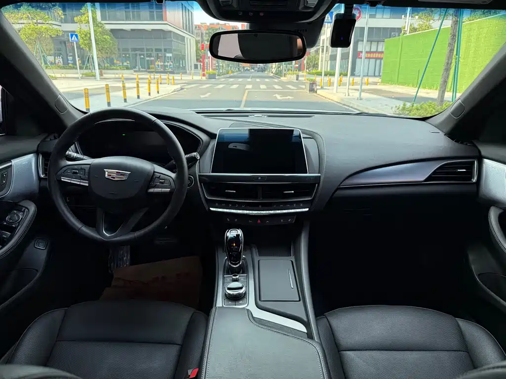 Cadillac CT5 — фото 9