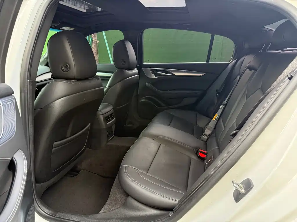 Cadillac CT5 — фото 10