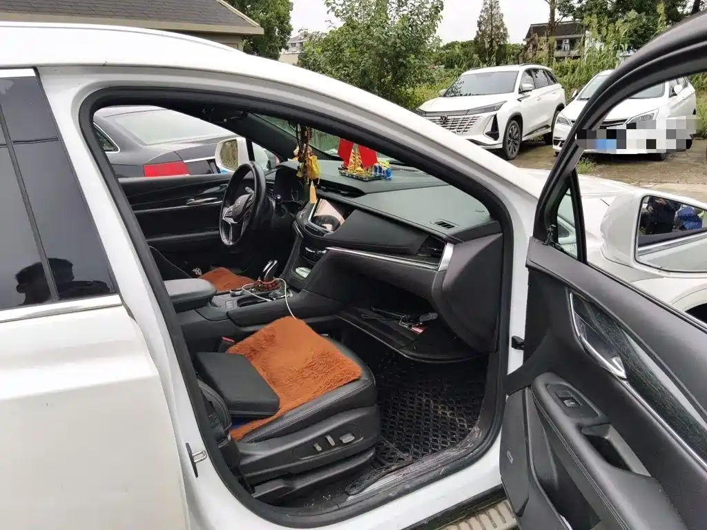 Cadillac XT5 — фото 18